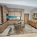 Agora Luxury 8 *