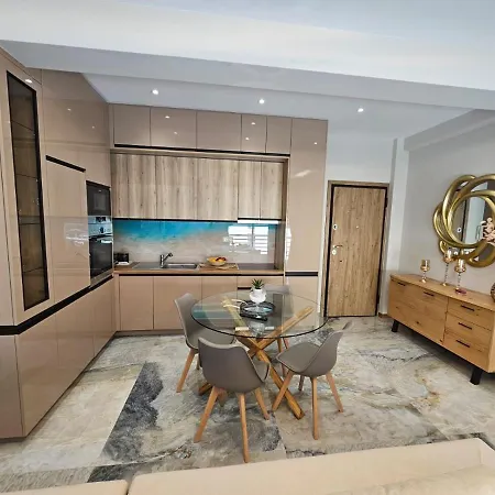 Agora Luxury 8 *