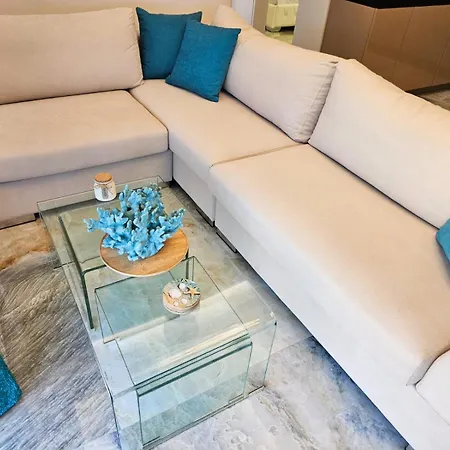 아파트 Agora Luxury 8 루트라키